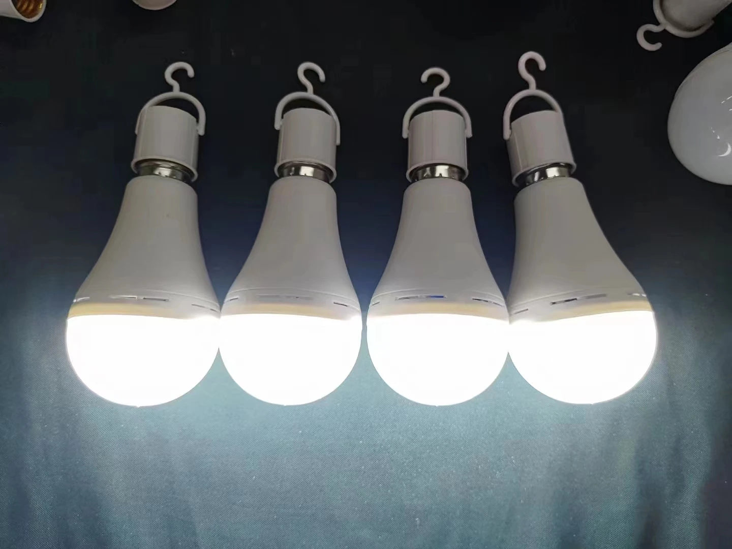 Emergency Bulb Rechargeable Light E26 B22 E27 Holder Battery Operated LED Light Bulb for Home