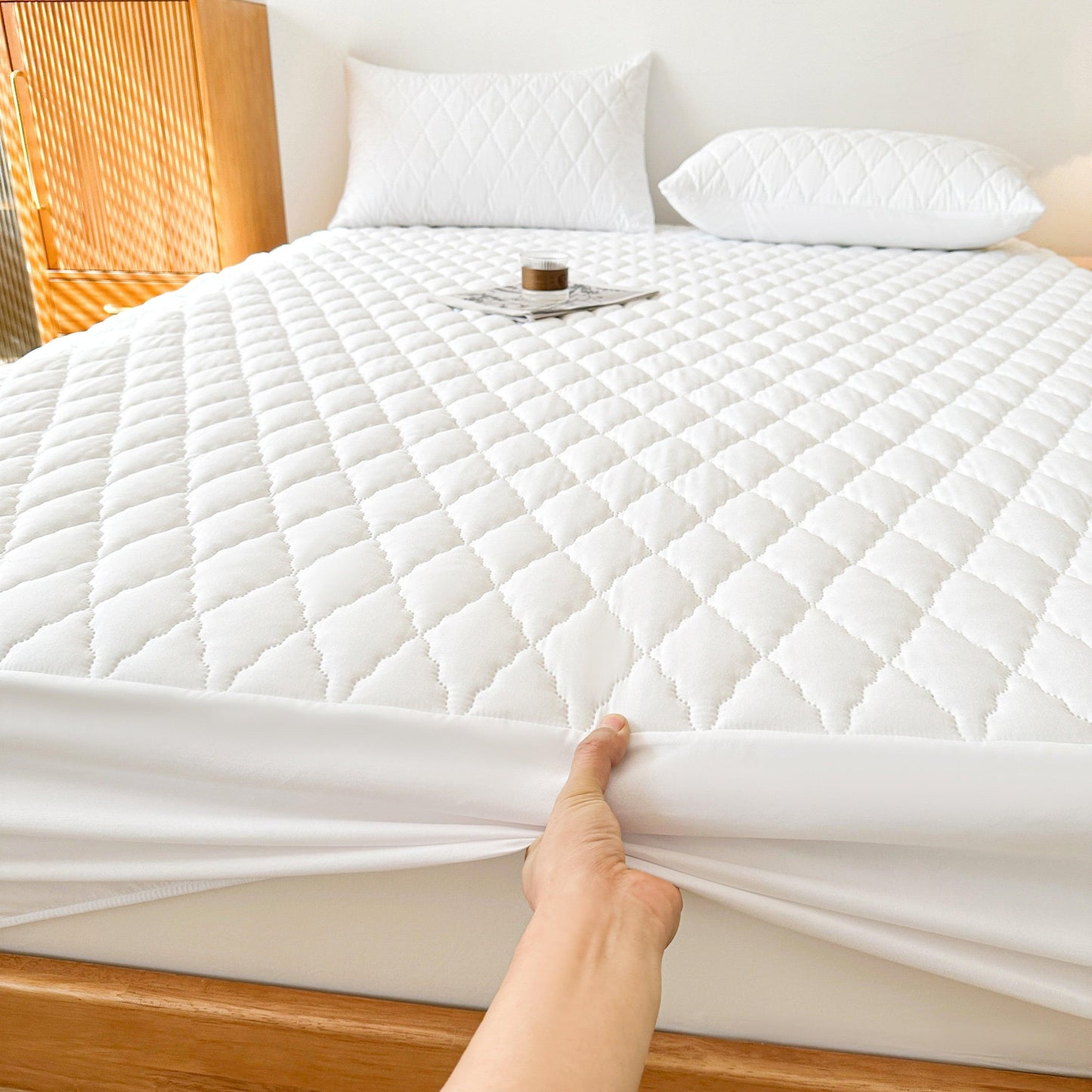 Soft & Comfortable Waterproof Mattress Protector