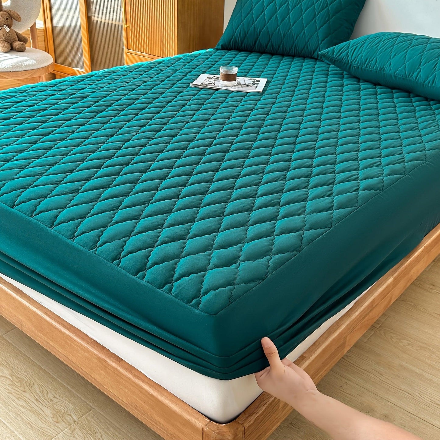 Soft & Comfortable Waterproof Mattress Protector