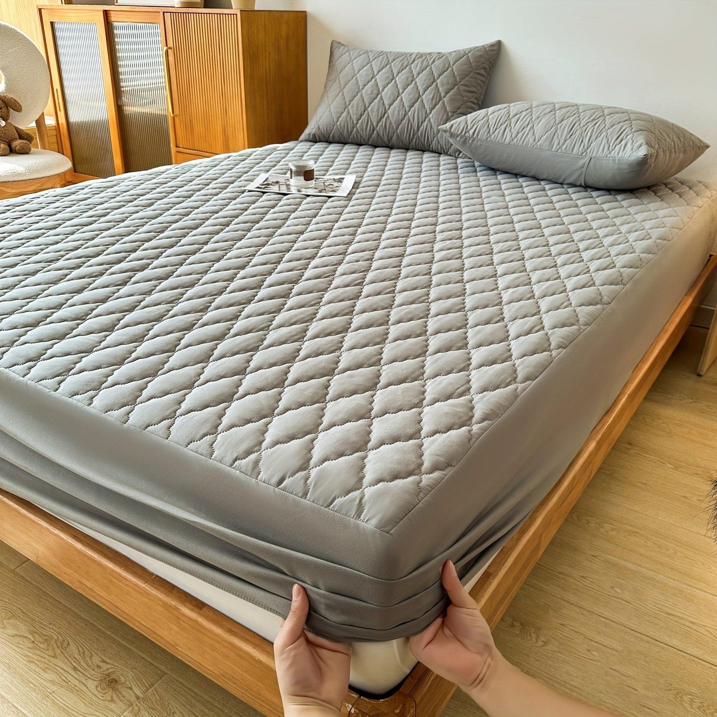 Soft & Comfortable Waterproof Mattress Protector