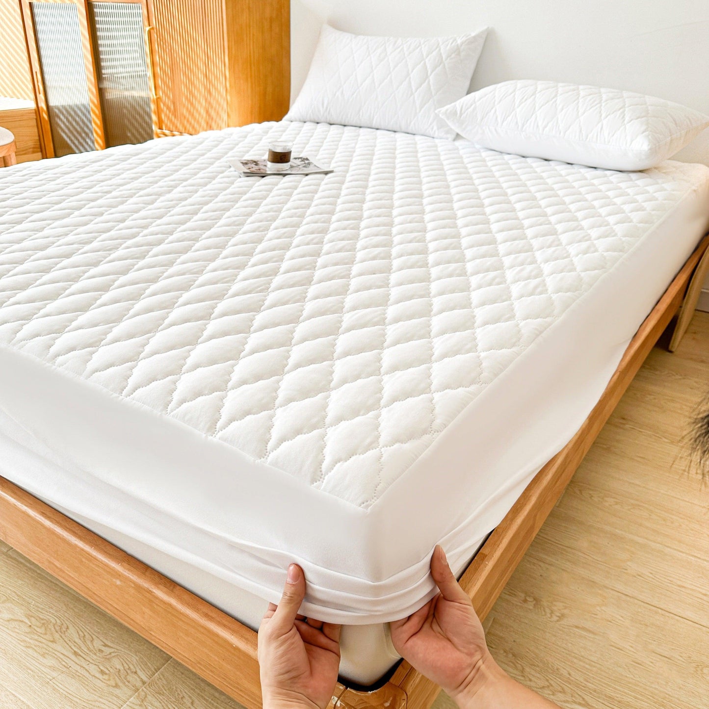 Soft & Comfortable Waterproof Mattress Protector